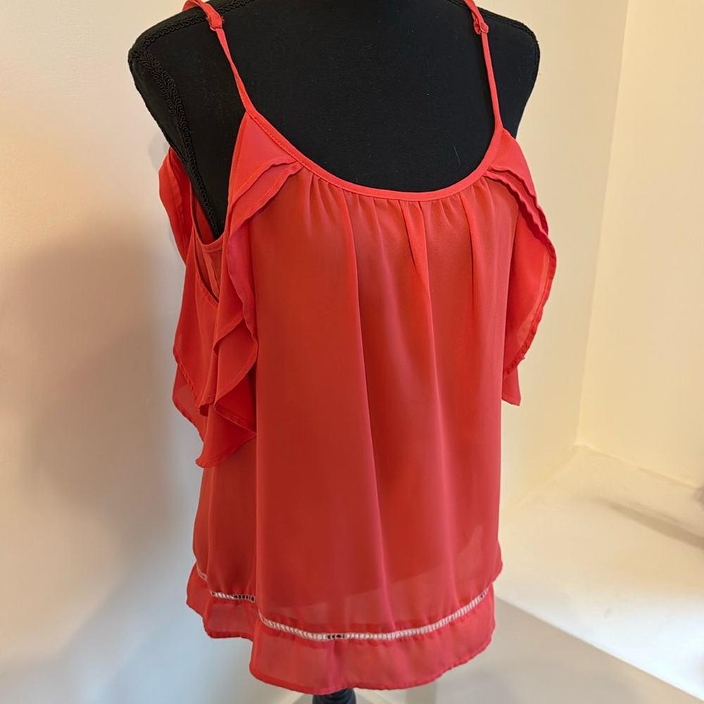 Like new flutter sleeve tank